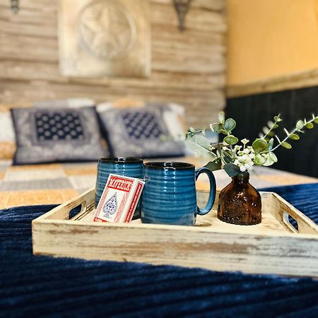 Acorn Hideaways Canton Rustic Old West Frontier Suite Экстерьер фото