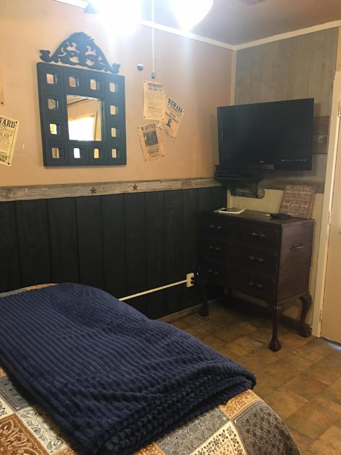 Acorn Hideaways Canton Rustic Old West Frontier Suite Экстерьер фото