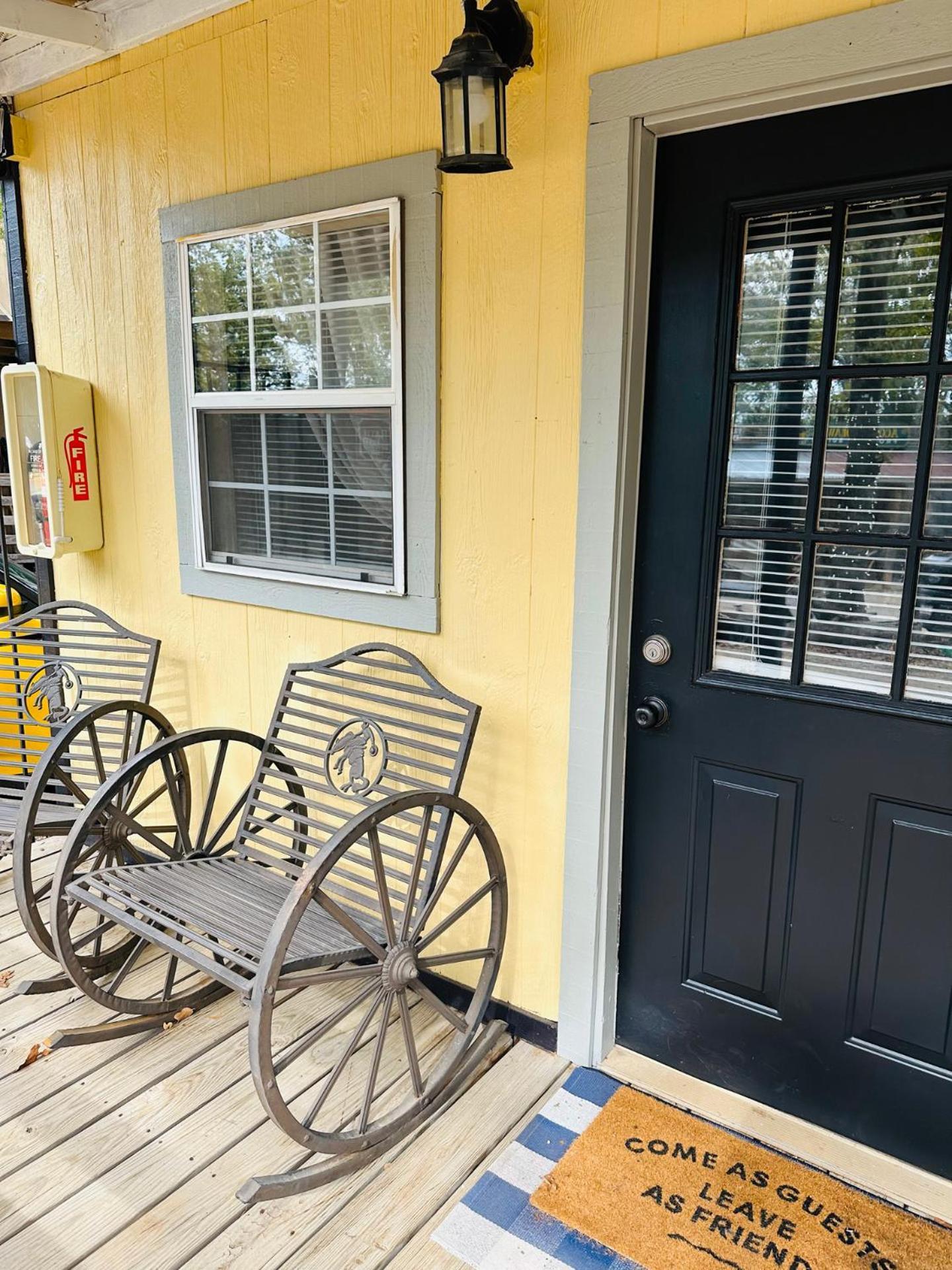 Acorn Hideaways Canton Rustic Old West Frontier Suite Экстерьер фото